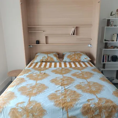 Avec Vue Sur Le Port Et Falaises フェカン