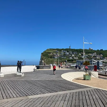 アパート Avec Vue Sur Le Port Et Falaises *