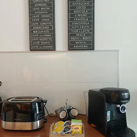 Avec Vue Sur Le Port Et Falaises