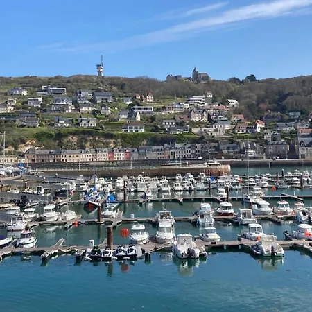 Avec Vue Sur Le Port Et Falaises フェカン