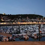 Avec Vue Sur Le Port Et Falaises * Fecamp