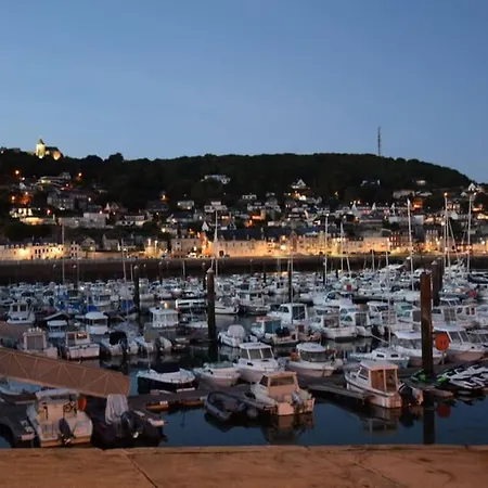 Avec Vue Sur Le Port Et Falaises * Фекам