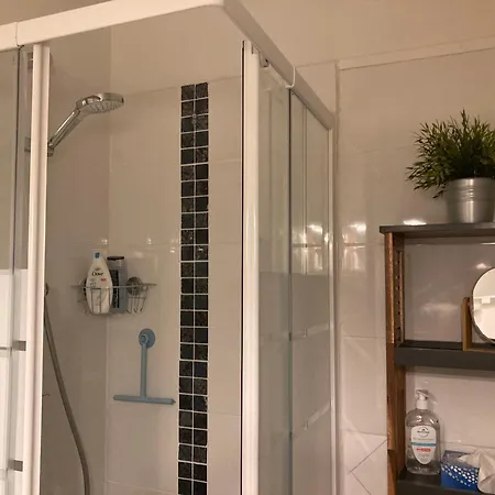 Avec Vue Sur Le Port Et Falaises Daire