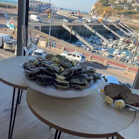 Daire Avec Vue Sur Le Port Et Falaises